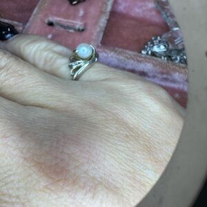 Elegant Silver Pearl Ring